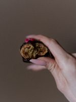 Інжир та фініки в шоколаді